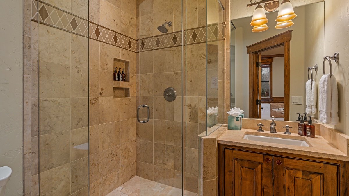 Bedroom 3, Lower Level - Lower level queen ensuite 1