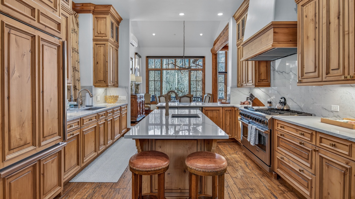 Kitchen, Main Level - Center island with seating