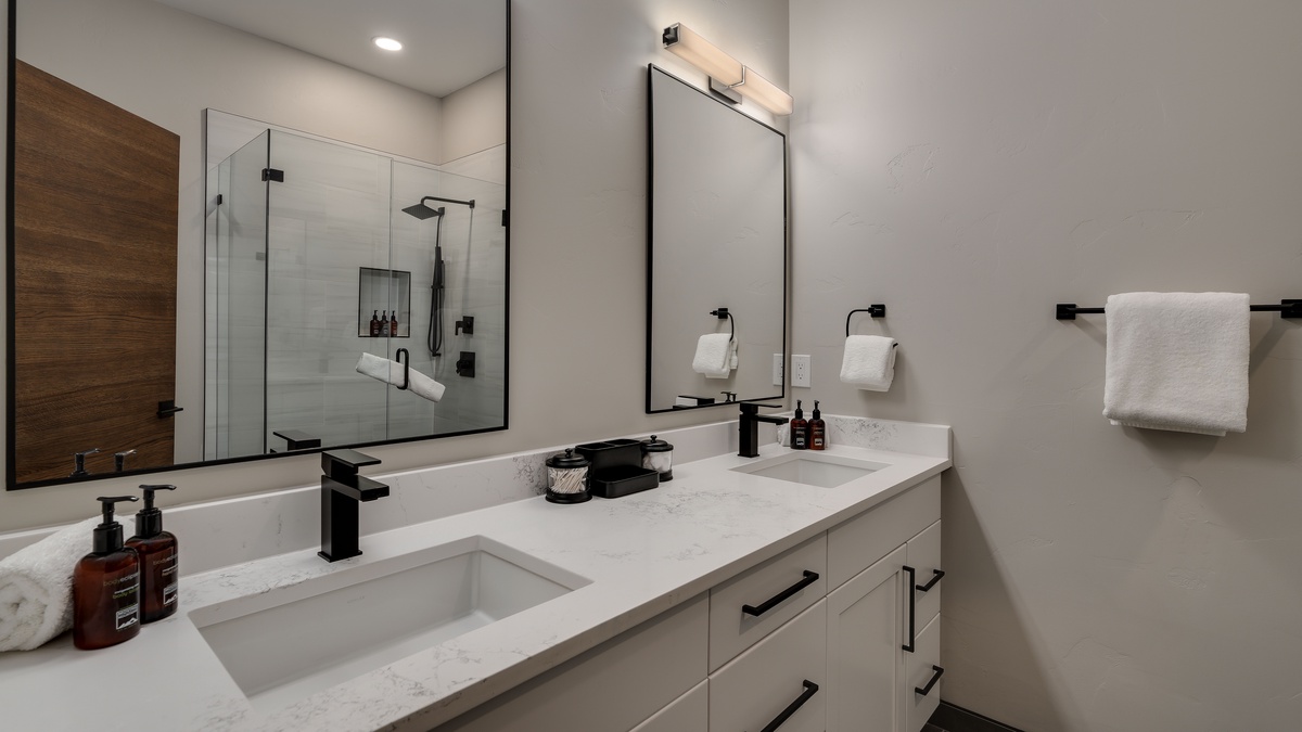 Bunk ensuite on lower level