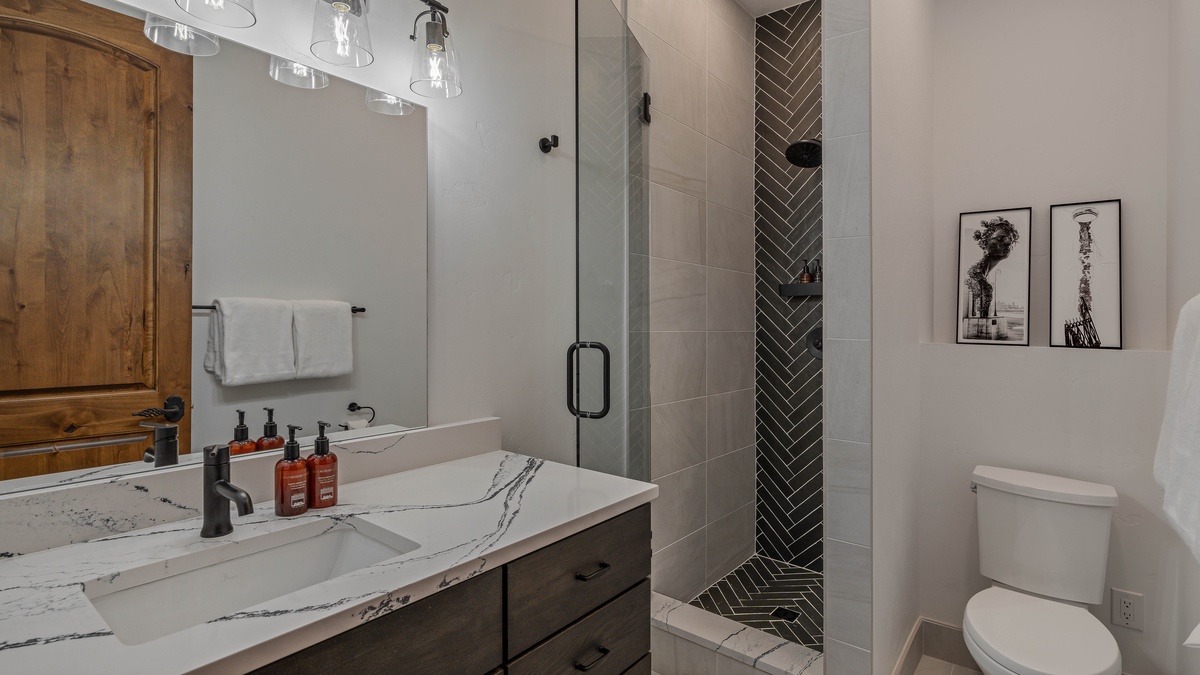 Apex Lodge North Side: Queen Bedroom Ensuite