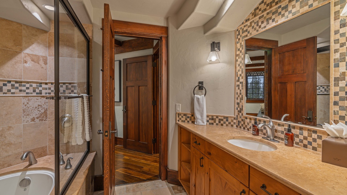 Bedroom 3, Lower Level - King ensuite