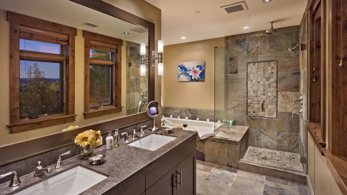 Bedroom 2, Main Level - King ensuite