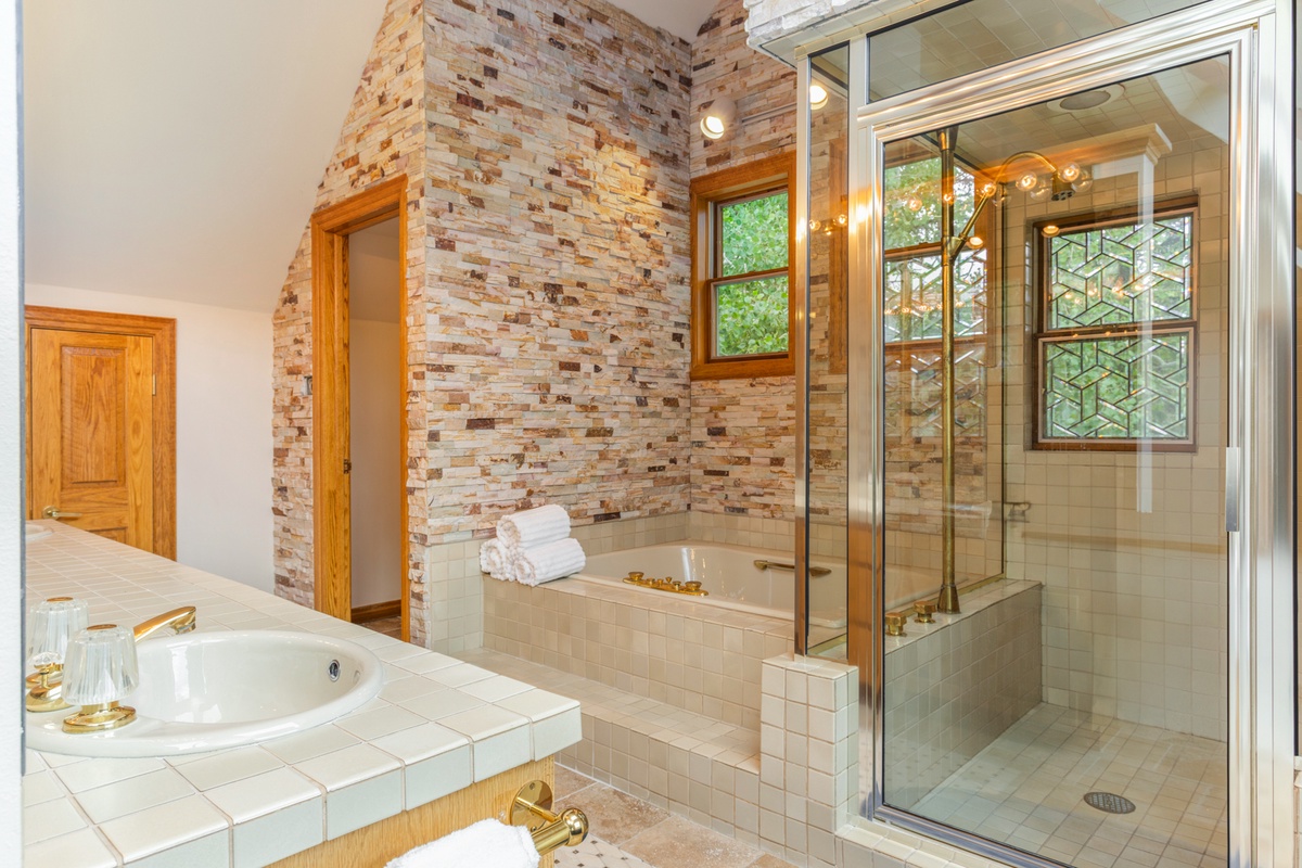 Bedroom 2, Upper Level - Ensuite