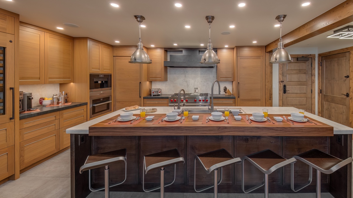 Kitchen, Main Level - Seating for 5