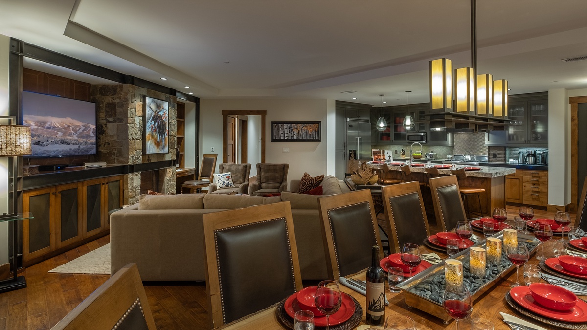 Dining Area, Main Level - Seating for ten