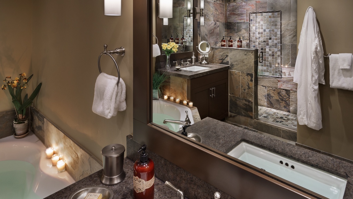 Bedroom 2, Main Level - King ensuite