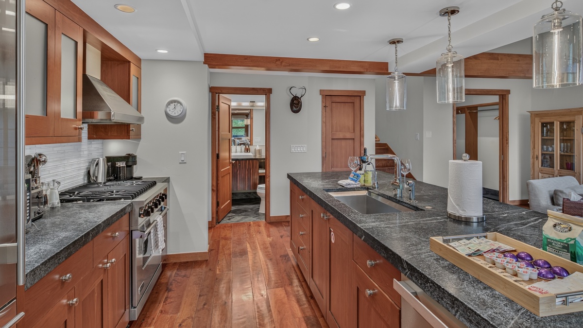 Kitchen, Main Level - Island with surrounding cabinetry