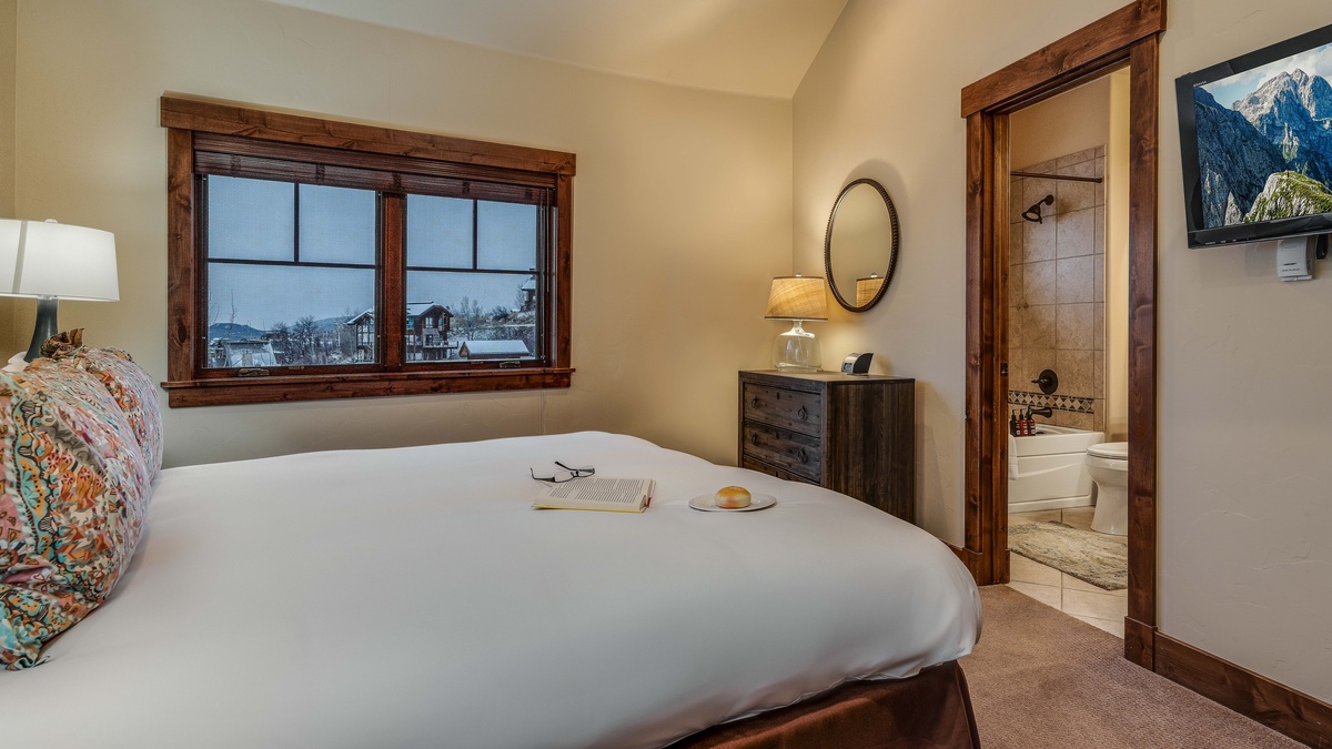 King suite 2, upper level