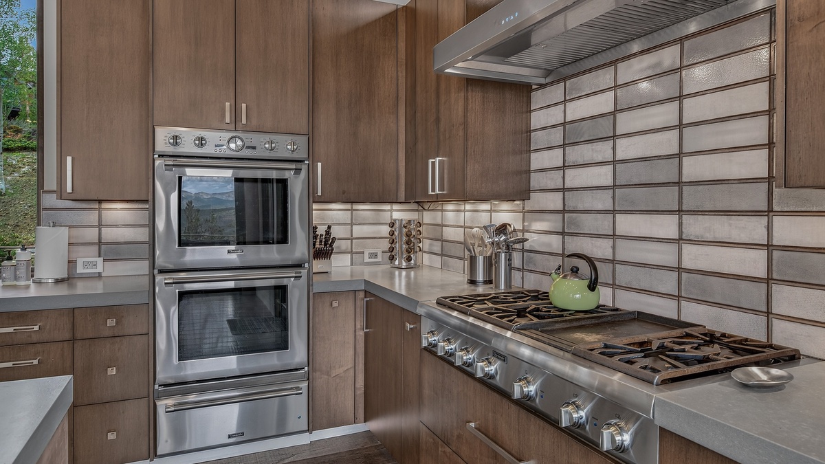 Kitchen, Main Level - Range with surrounding cabinetry