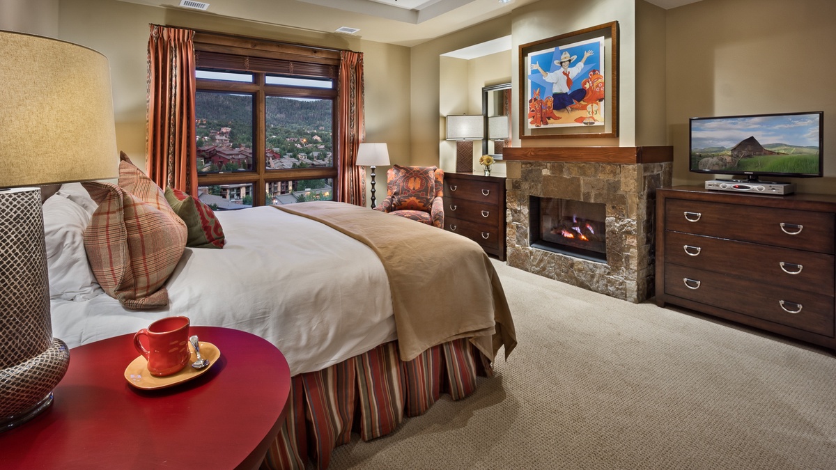 Bedroom 1, Main Level - Primary king suite with fireplace