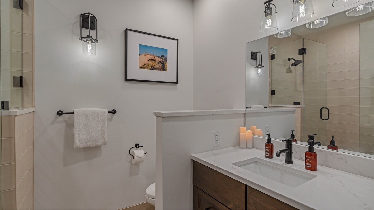 Apex Lodge North Side: King Ensuite 3