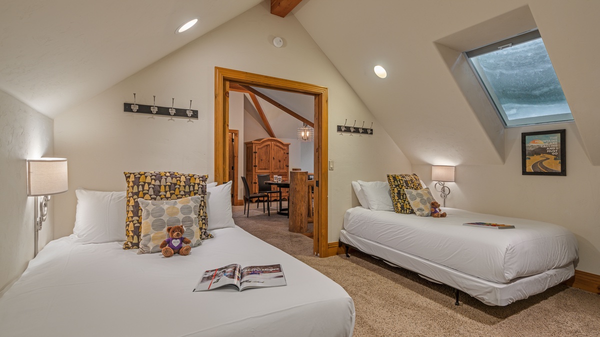 Bedroom 5, Upper Level - Full bedroom on upper level