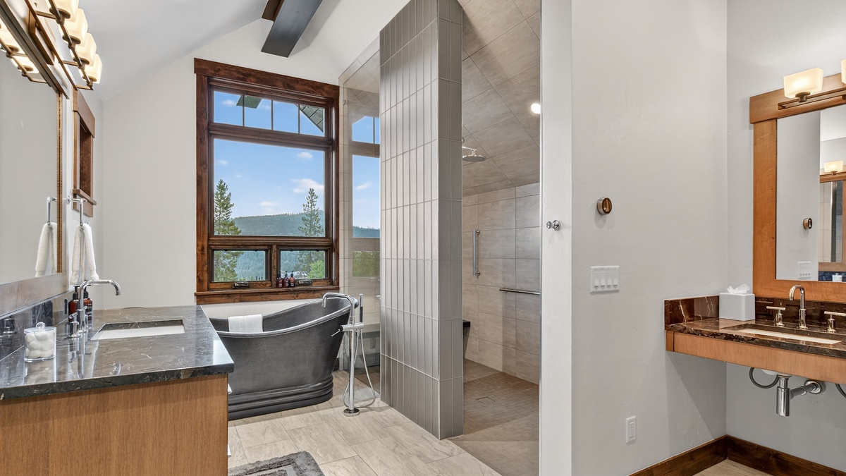 Bedroom 7, Mid Level - Ensuite