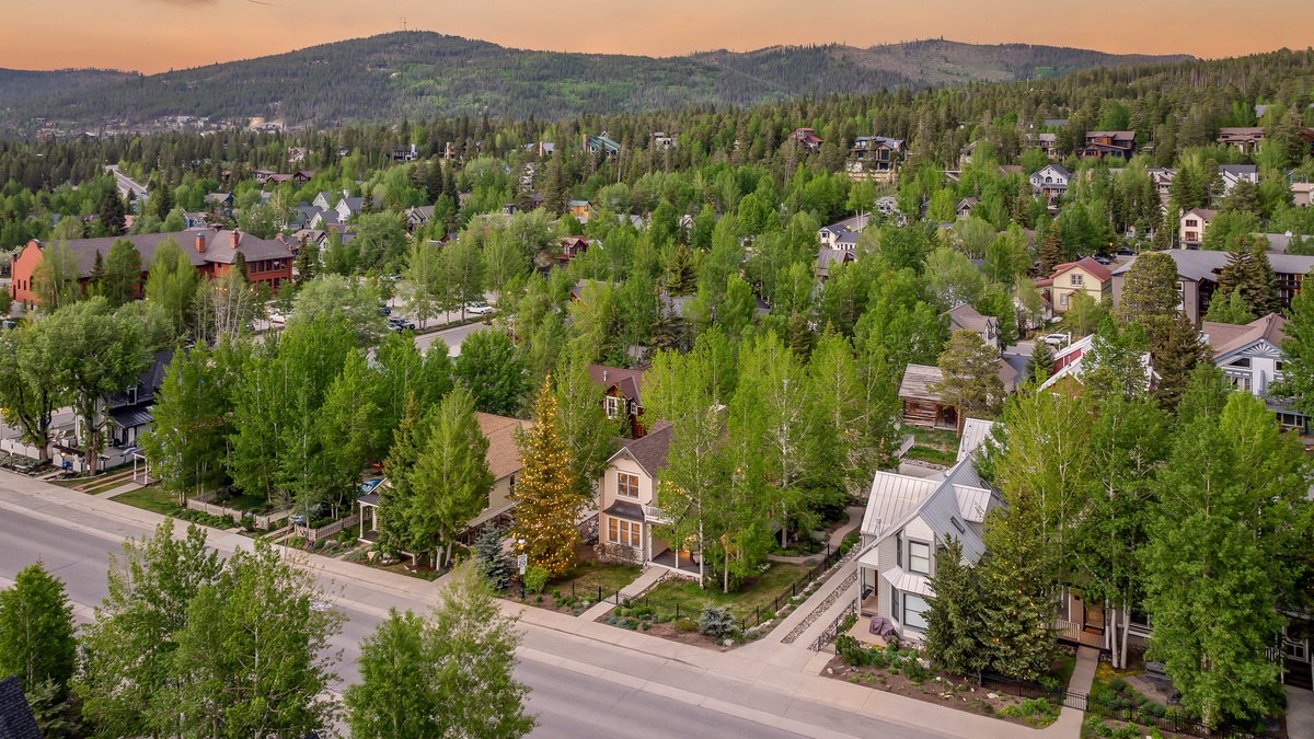 Aerial of Lansdowne Chateau
