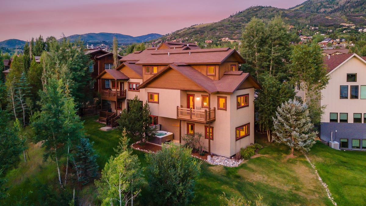 Welcome to Chalet Couloir! (pronounced “koo-lwar