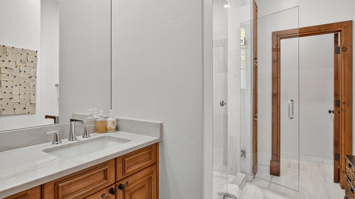 Bedroom 5, Upper Level - King ensuite