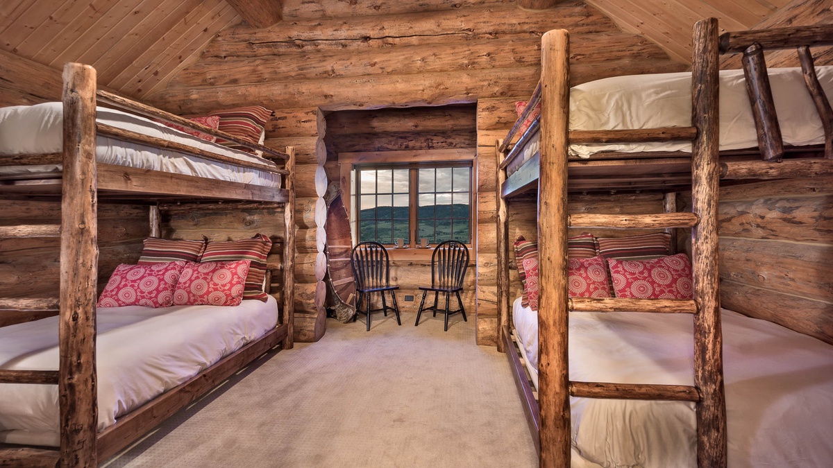 Bunkroom suite, upper level, north side