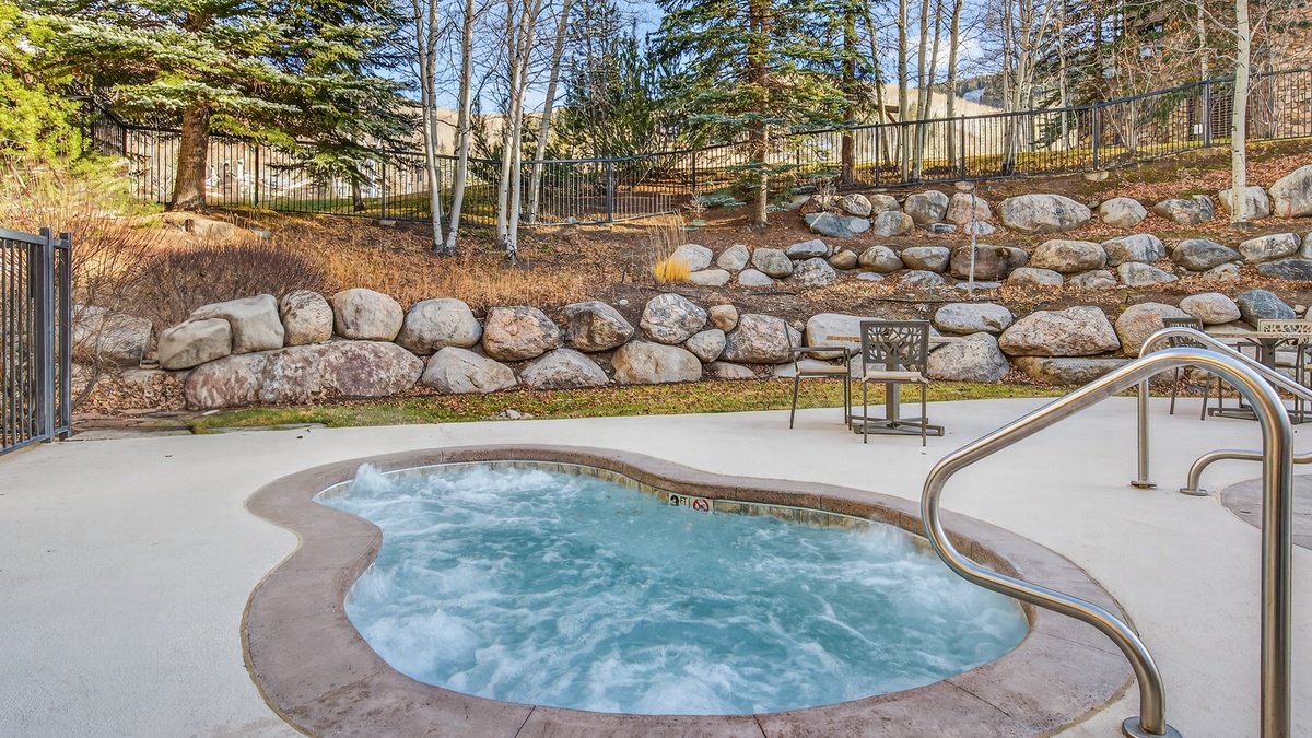 Highlands Lodge Community Amenity: Hot tub
