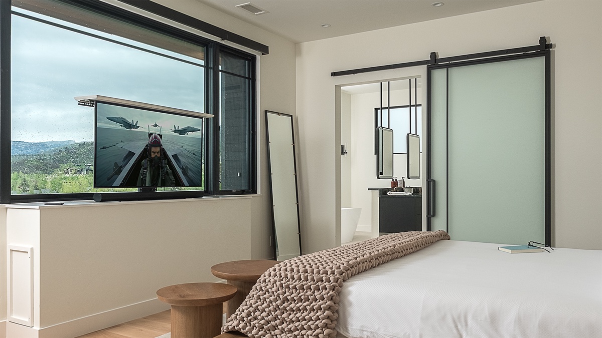 Bedroom 1, Main Level - Primary king suite