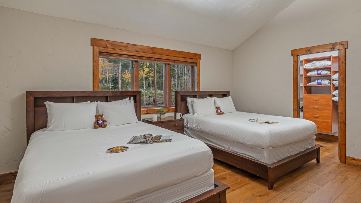 Bedroom 5, Upper Level - Double queen suite on upper level