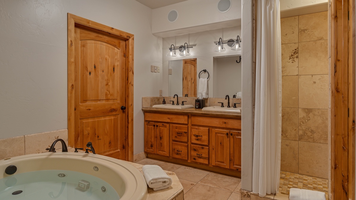 Bedroom 2, Lower Level - Bunkroom ensuite on lower level with jet tub