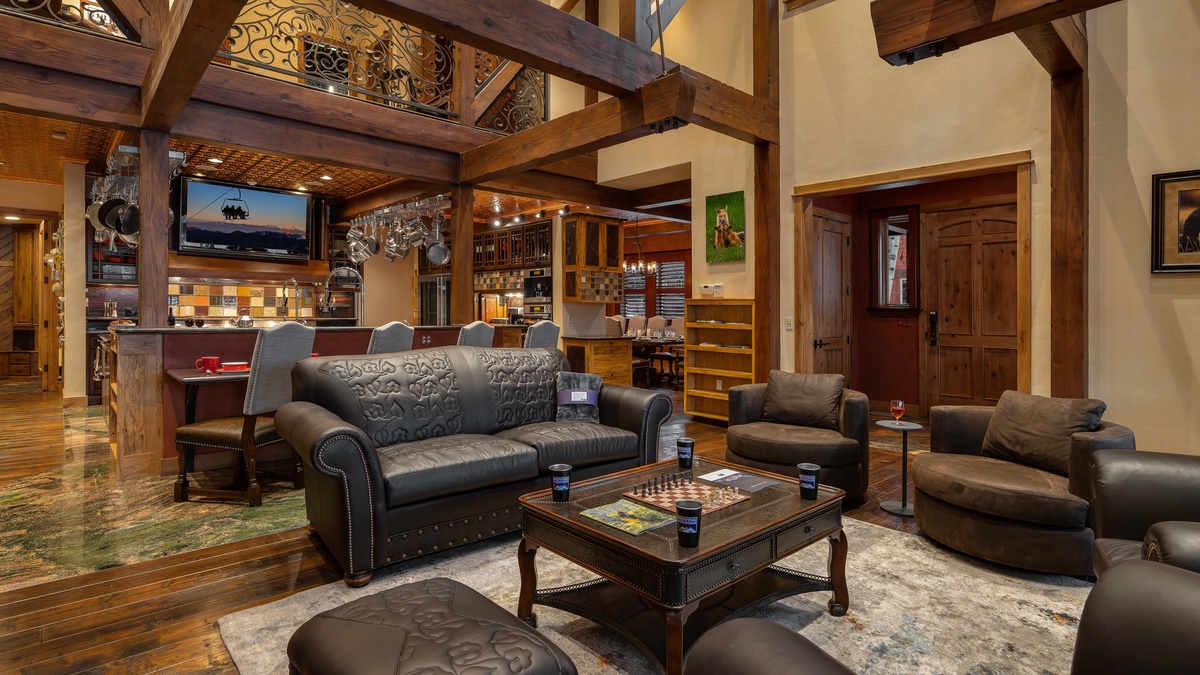 Great Room, Main Level - Spacious seating