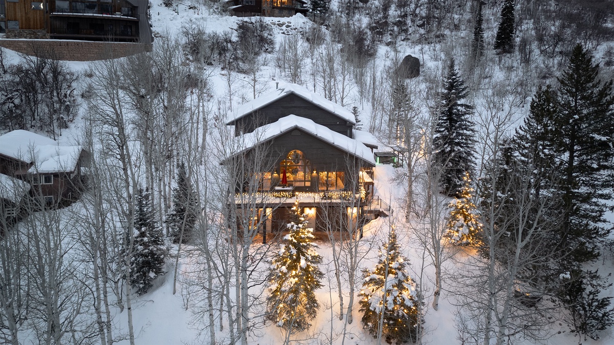 Exterior - Winter at Creekside Chalet