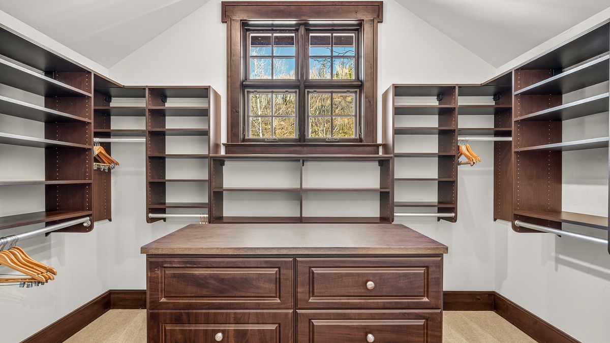 Bedroom 1, Main Level - Primary king bedroom 2nd walk in closet