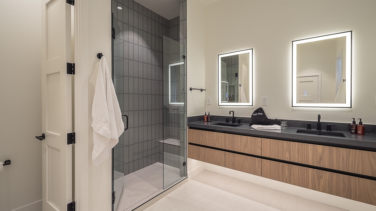 Bedroom 2, Lower Level - Queen ensuite