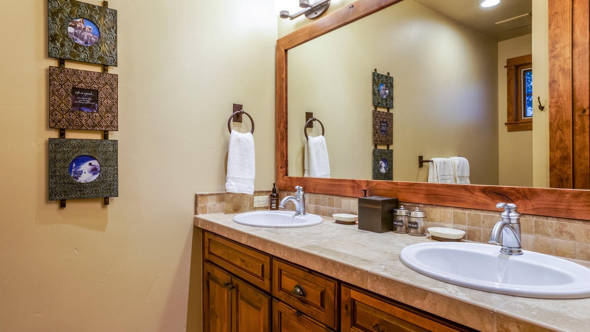 Bedroom 3, Lower Level - Ensuite with dual vanity
