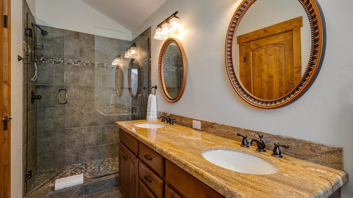 Bedroom 2, Upper Level - King ensuite, upper level