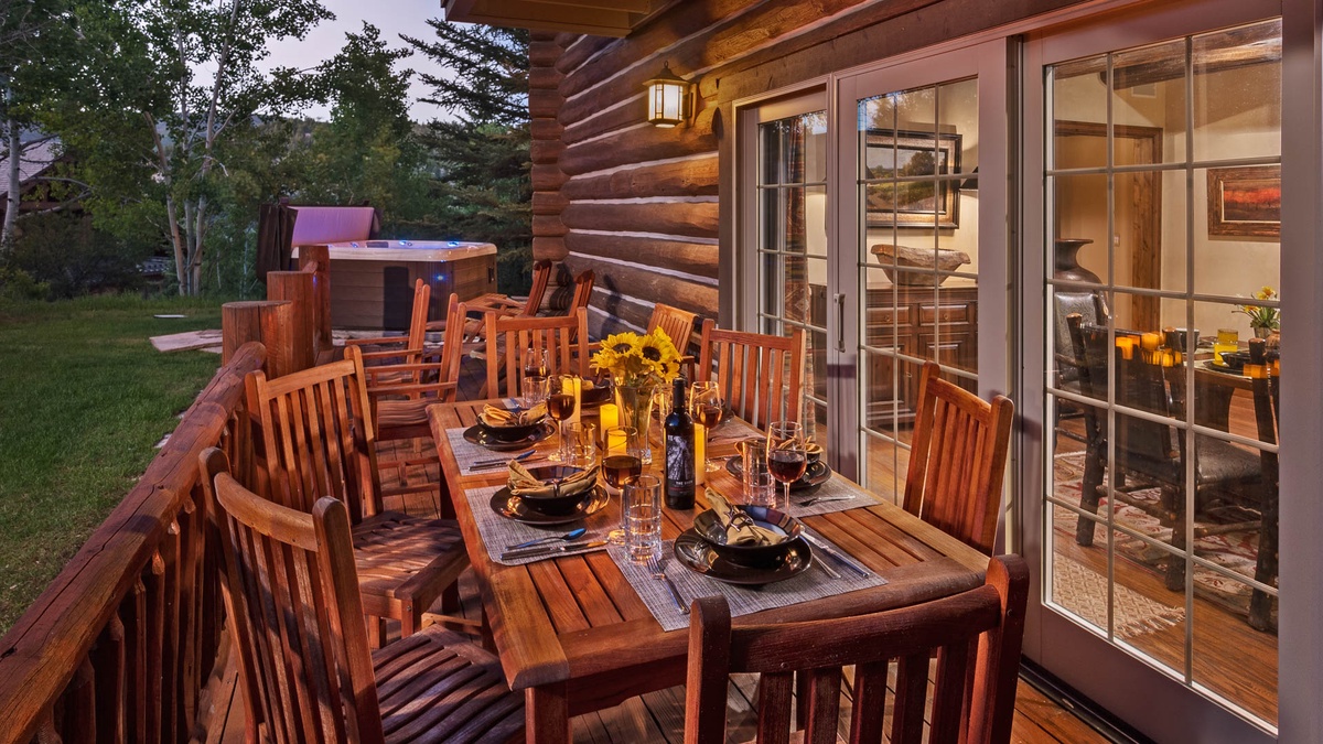 Beautiful al fresco dining on the patio
