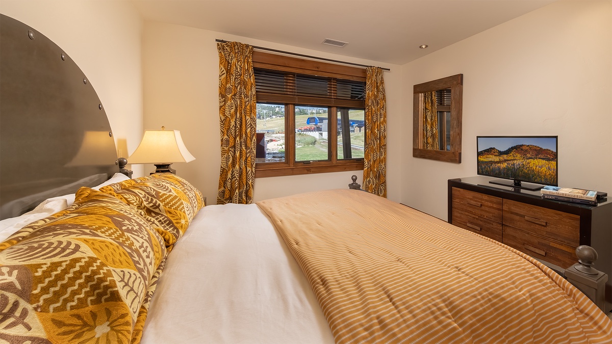 Bedroom 2, Main Level - King suite