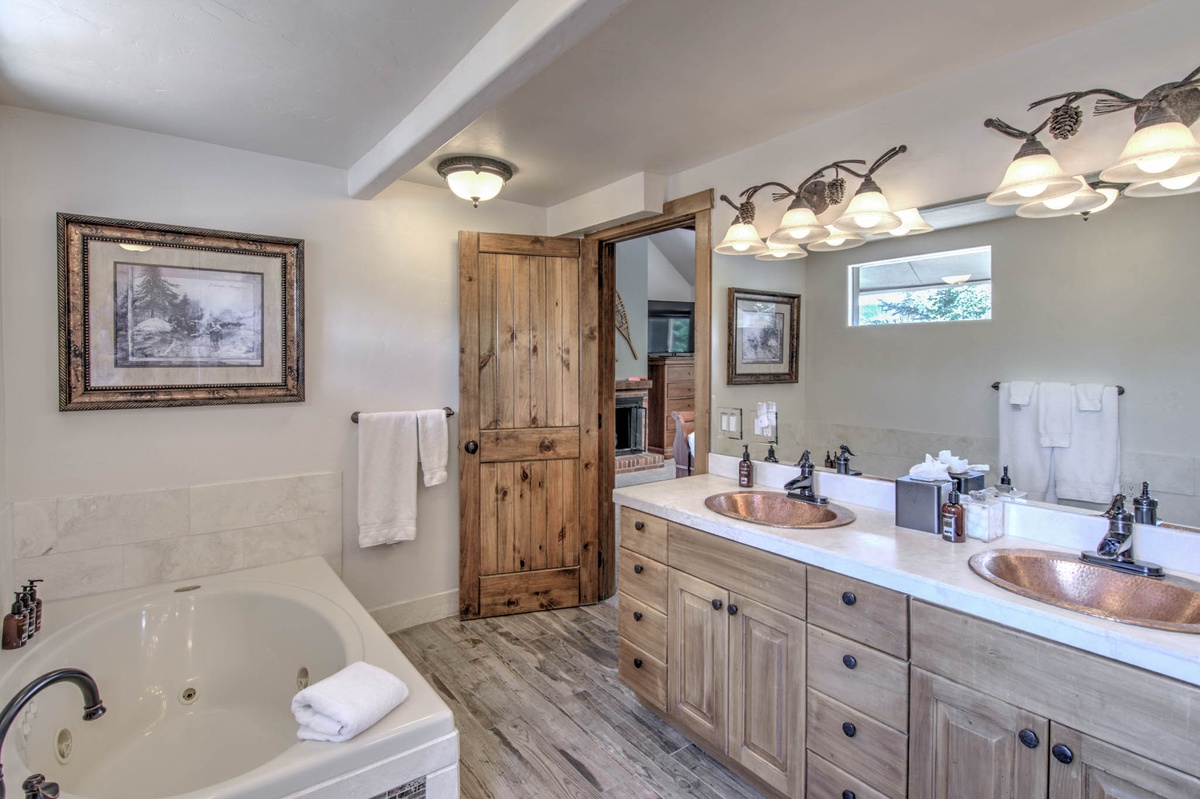 Bedroom 1, Main Level - Primary ensuite