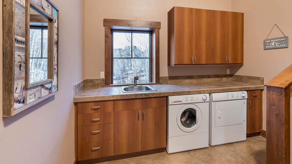 Chalet Fuego - Laundry room main level
