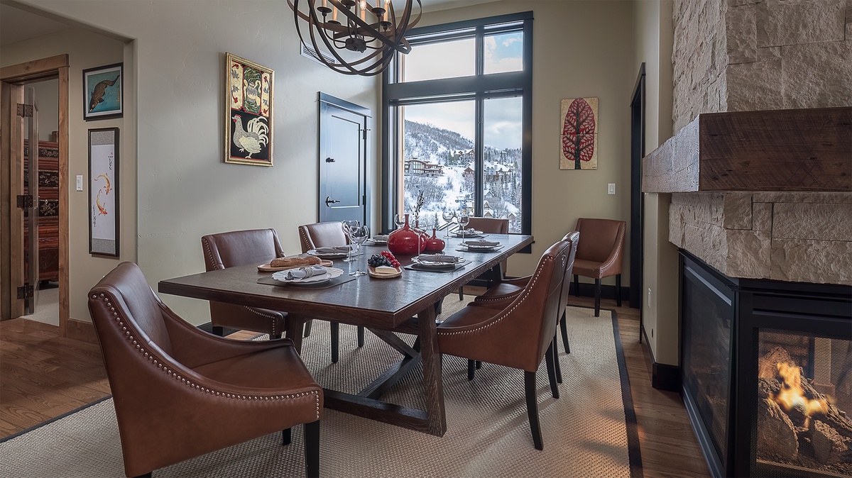 Dining Area, Main Level - With mountain views