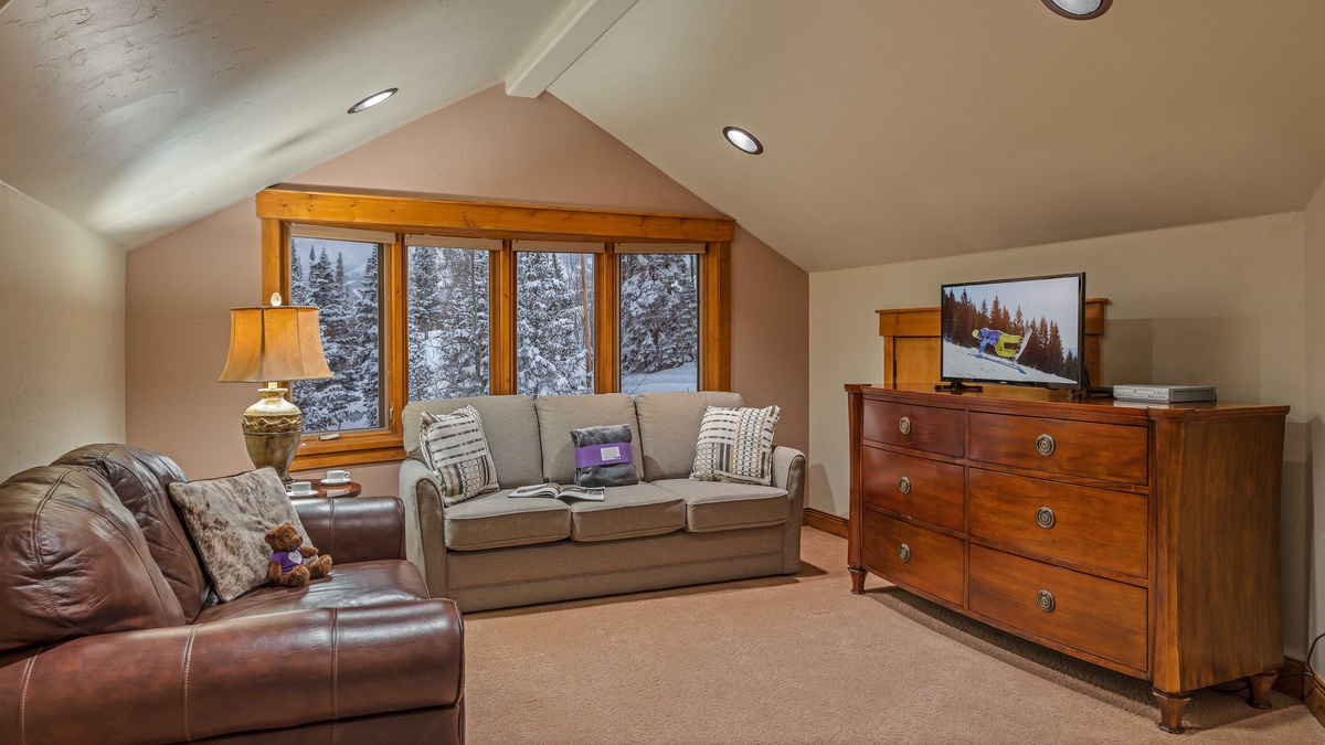 Loft level sitting area with queen sleeper sofa