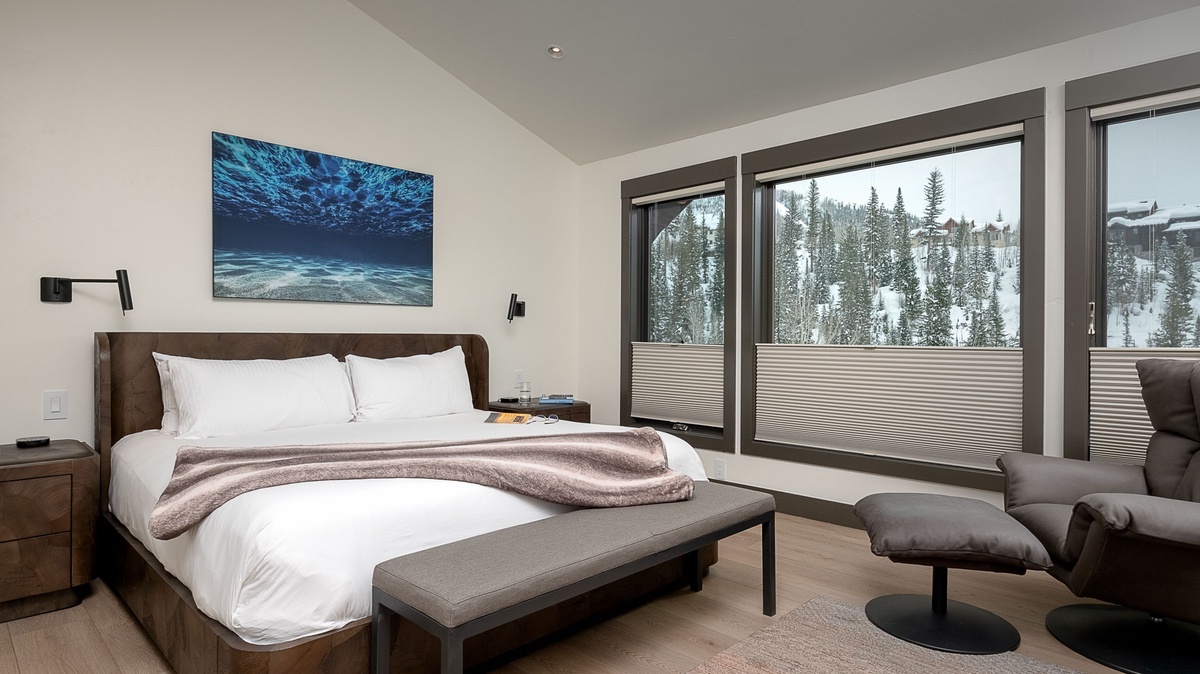 Bedroom 1, Upper Level - Primary king suite