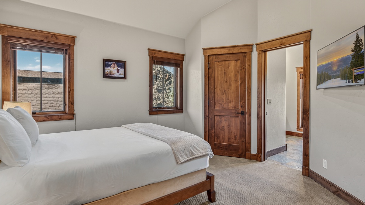 Bedroom 2, Upper Level - Queen suite