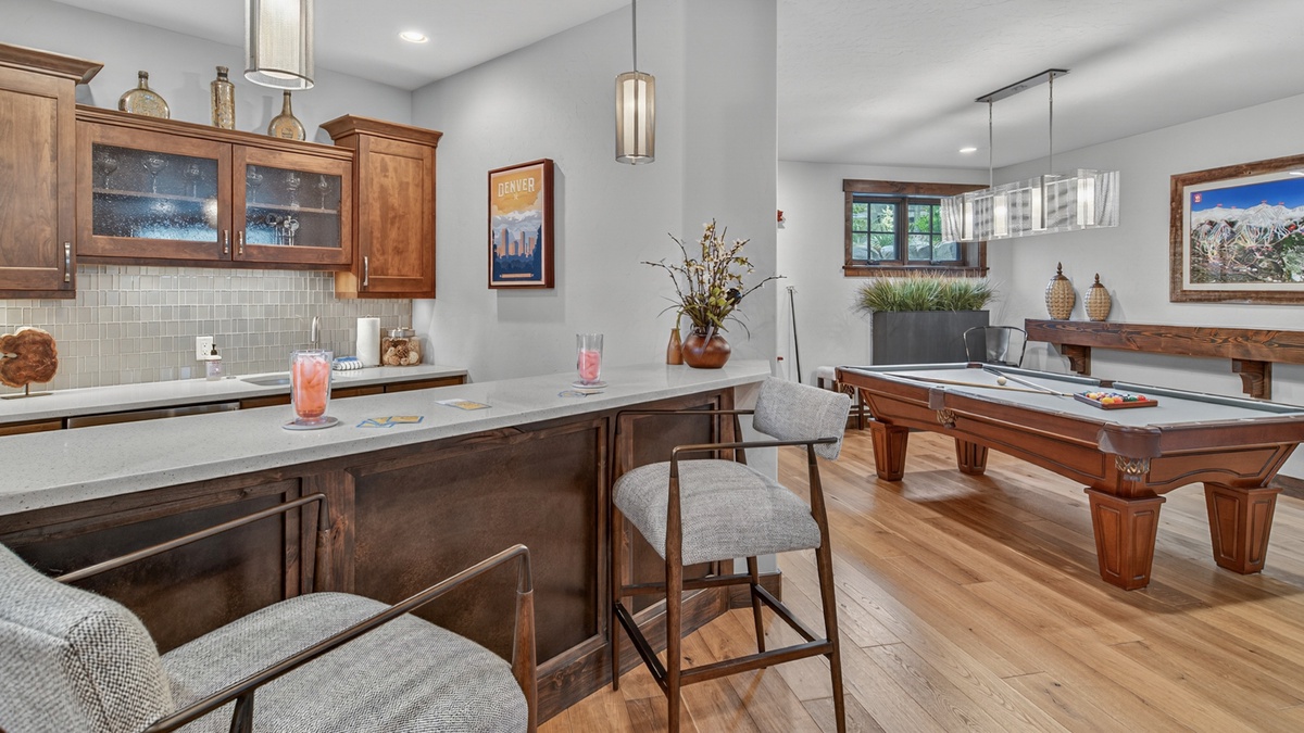 Wet Bar, Lower Level