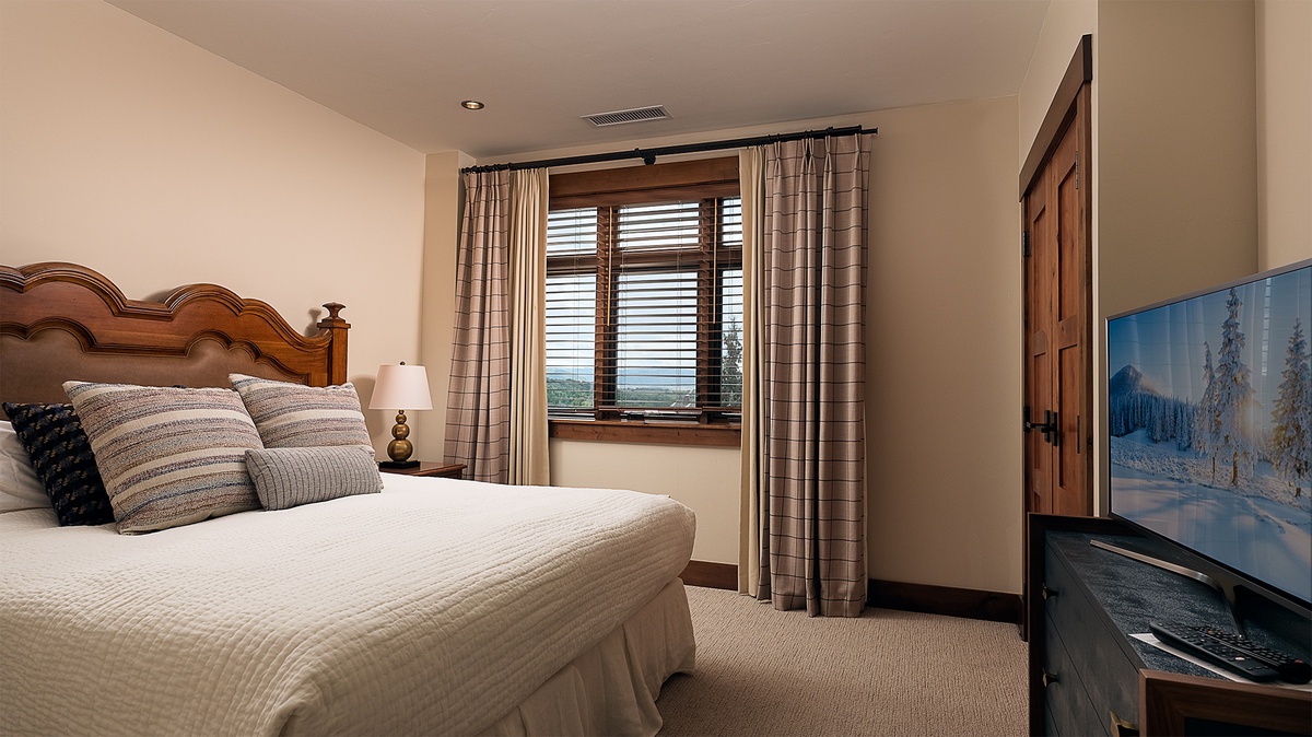 Bedroom 2, Main Level - King bedroom with mountain views