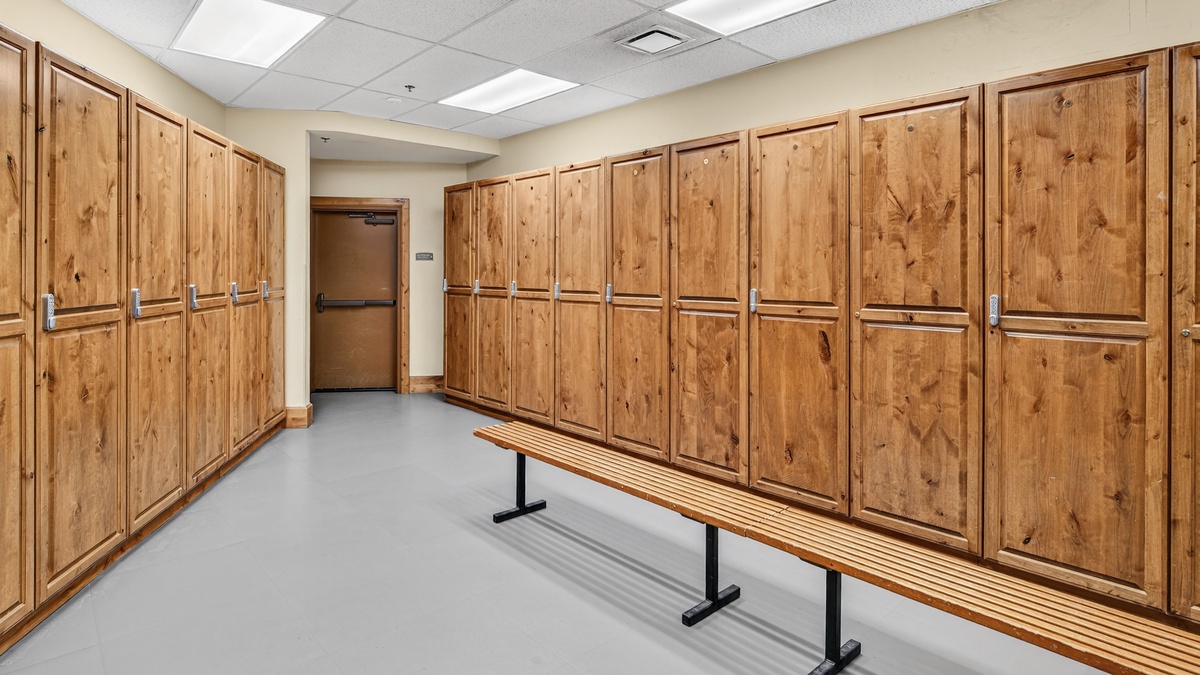 Mountain View Community Amenity: Ski locker room