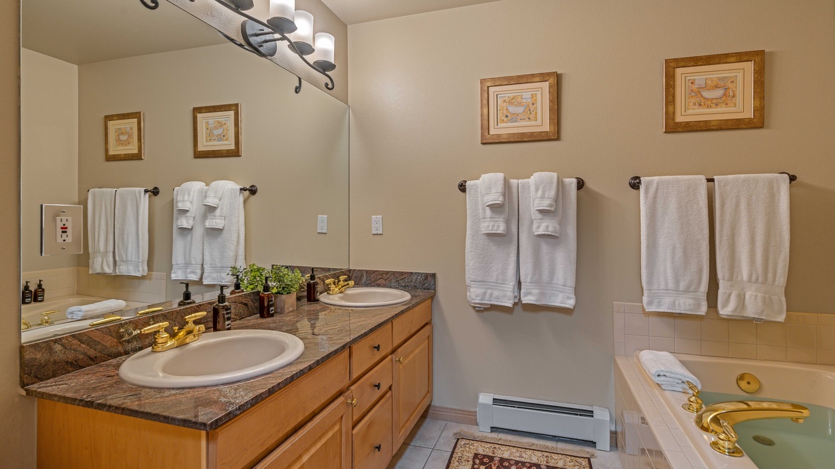 Bedroom 1, Upper Level - Primary king ensuite on upper level