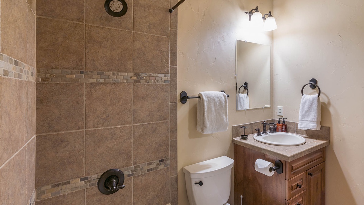 Chalet Fuego - King ensuite, lower level