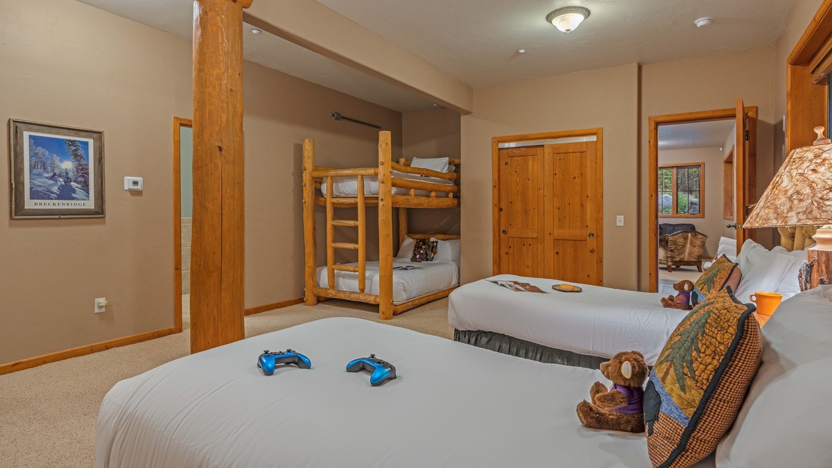 Bedroom 5, Lower Level - Bedroom with twin bunk and two twin beds