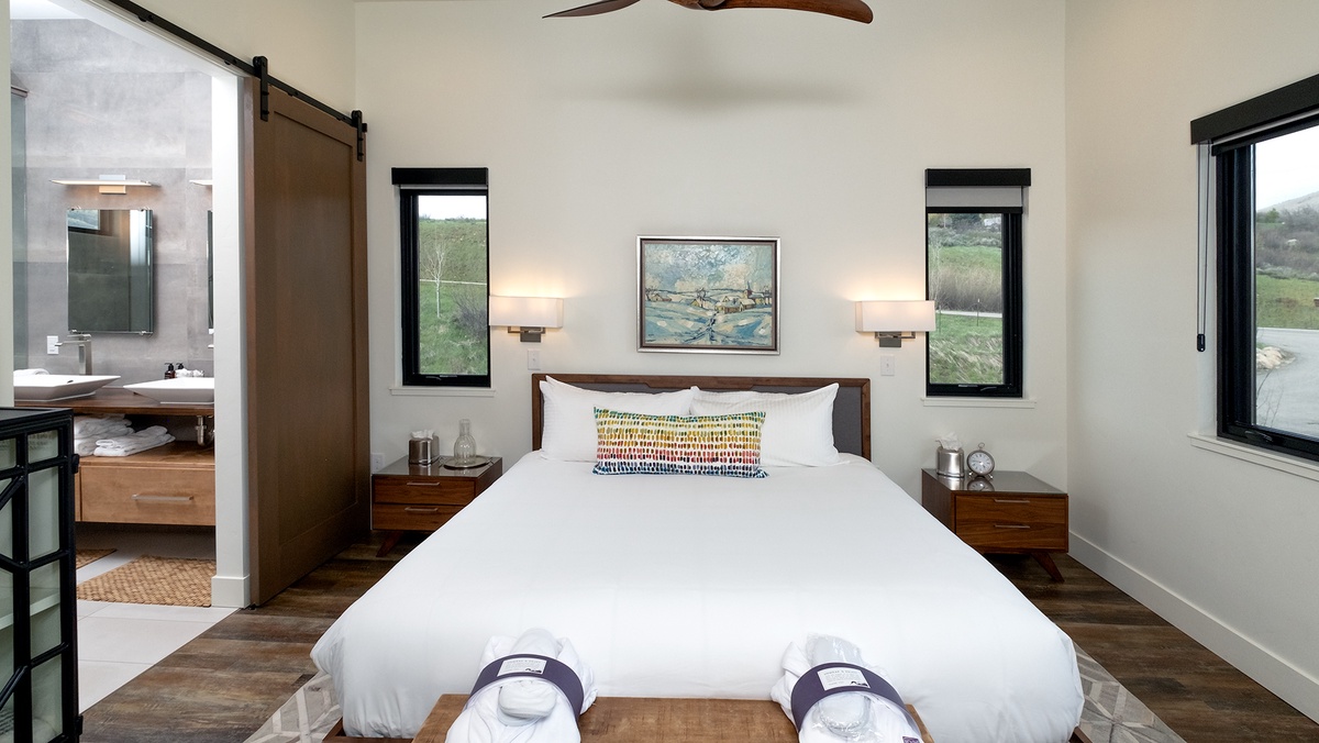 Primary suite, upper level