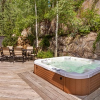 Apex Lodge South Side Hot tub Summer