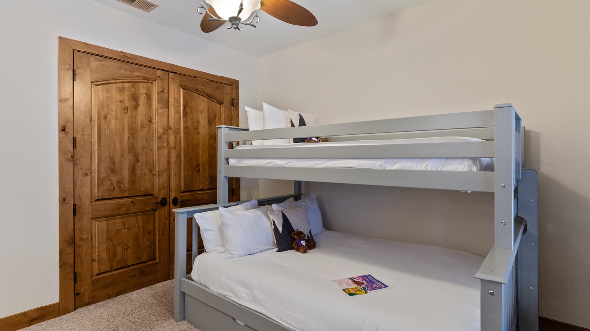 Bedroom 11, Lower Level, Apex Lodge South - Twin-over-full bunk bed