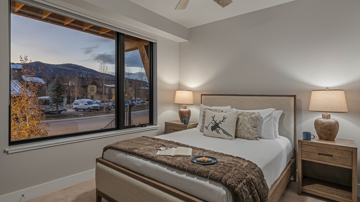 Bedroom 4, Lower Level - Queen suite