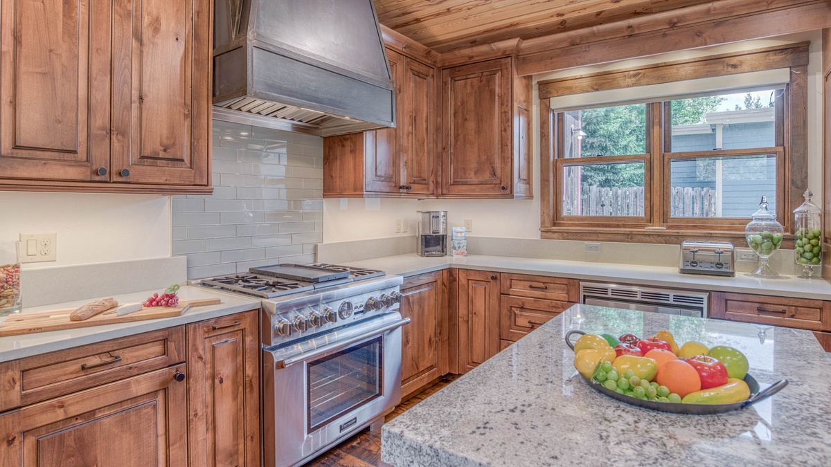 Gourmet Range, Main Level